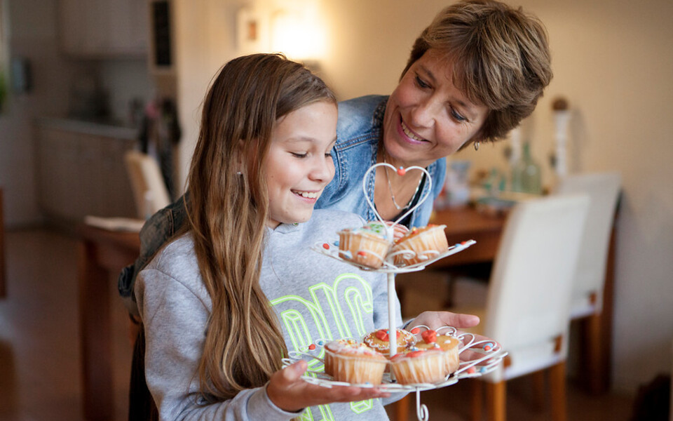 Kind aan Huis humanitas cup cakes kind ouder verzorger blij lachen