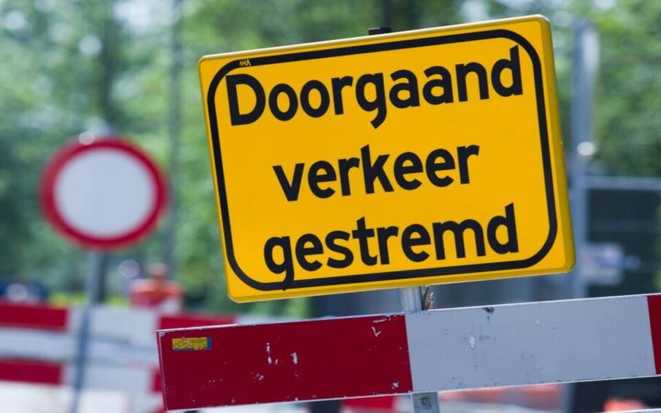 Tijdelijke bushalte Griene dyk bij de Offingaweg hallum omleiding bus busbaan buslus aanleg school doorgaand verkeer gestremd