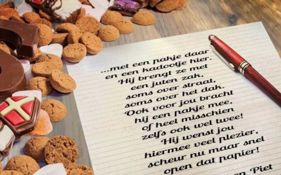 Sinterklaas gedicht schrijven hulp sint piet perpernoten snoepgoed papier pen tekst